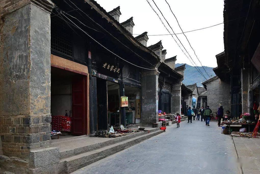 满城风景,一路星辉 !这样的竹山,爱了